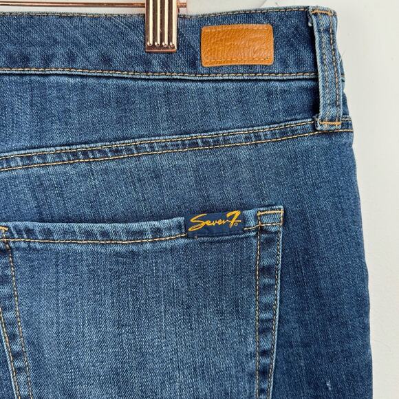 7 For All Mankind Weekend Short Medium Wash Cutoff Frayed Hem Stretch Denim 14 - Picture 4 of 6